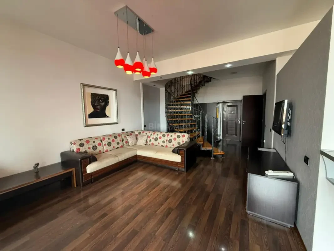 Kirayə verilir 3 otaqlı mənzil 135 m²