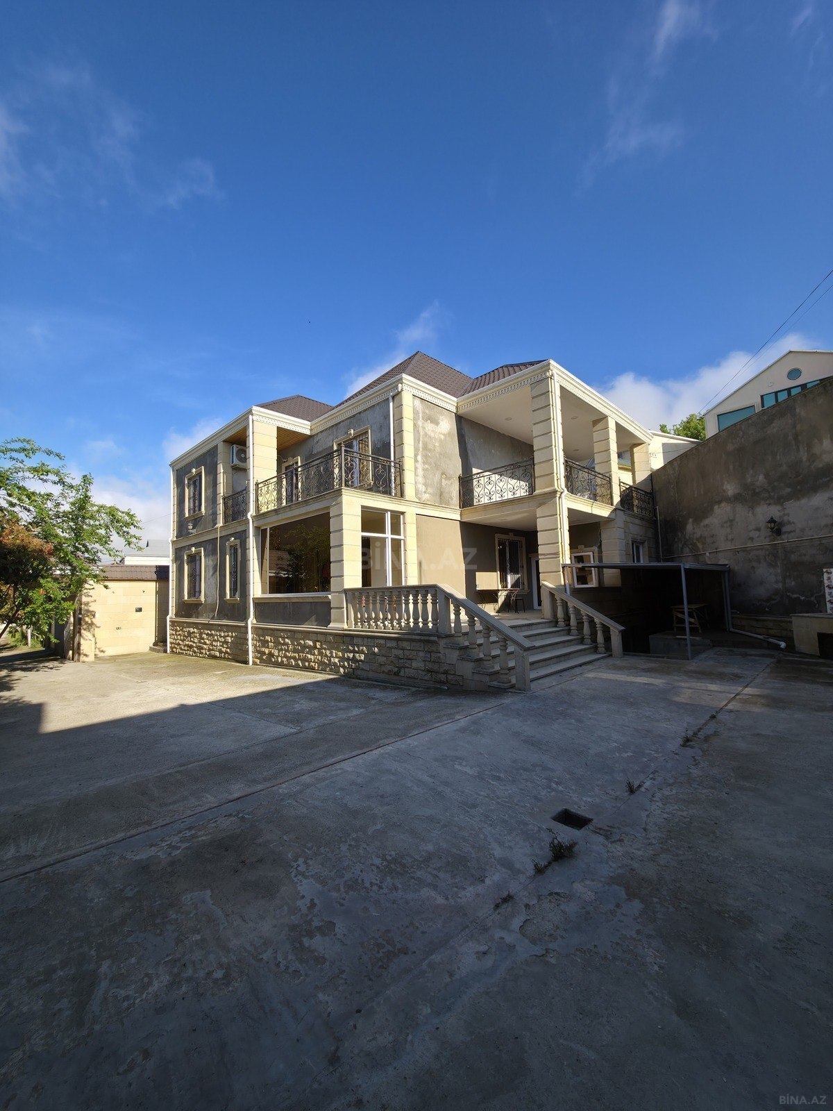 Satılır 5 otaqlı həyət evi 280 m²