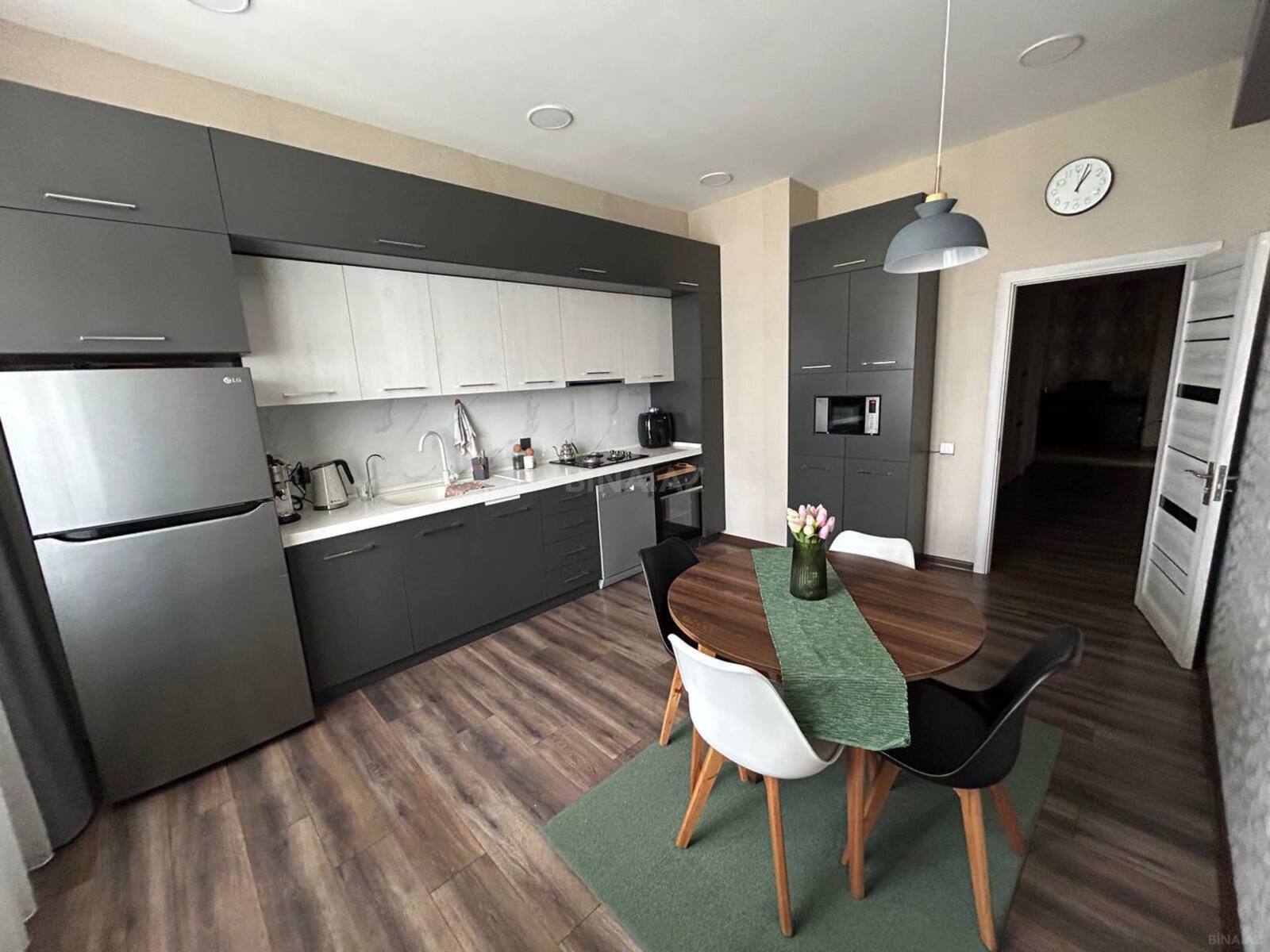 Satılır 3 otaqlı mənzil 135 m²