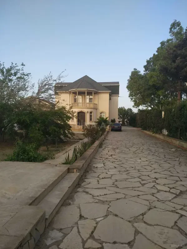 Satılır 6 otaqlı həyət evi 400 m²
