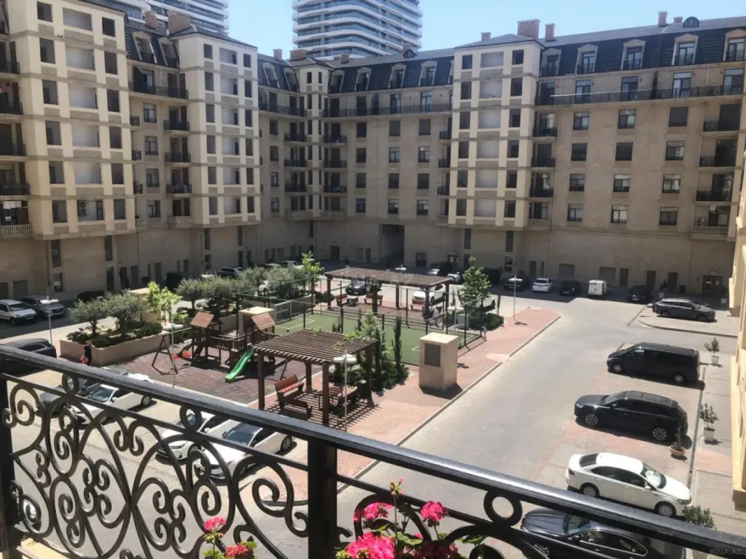 Satılır 2 otaqlı mənzil 98 m²