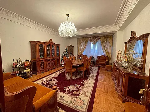 Satılır 4 otaqlı mənzil 160 m² — Bakı 4 otaq 160.00 m²