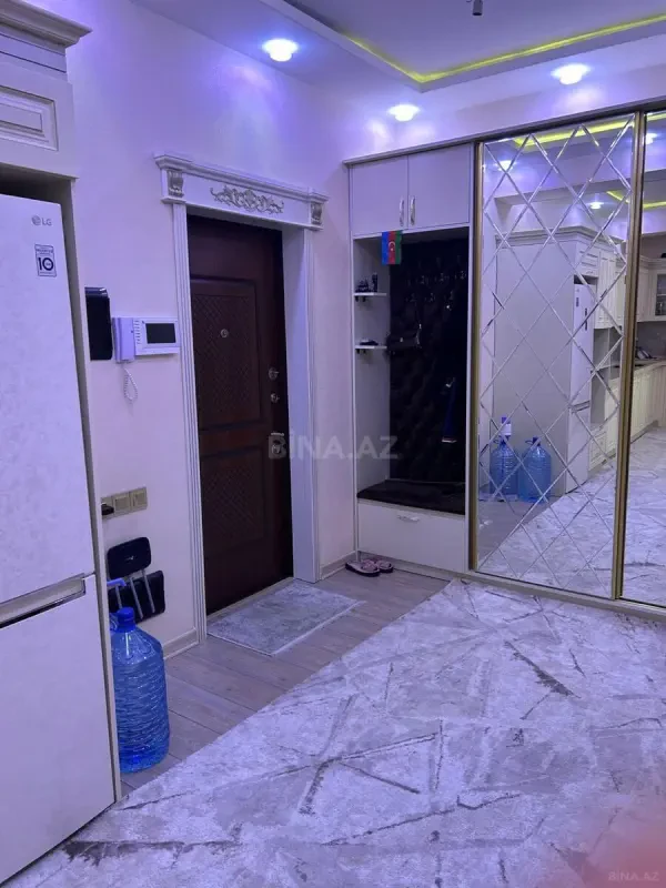 Kirayə verilir 2 otaqlı mənzil 115 m²