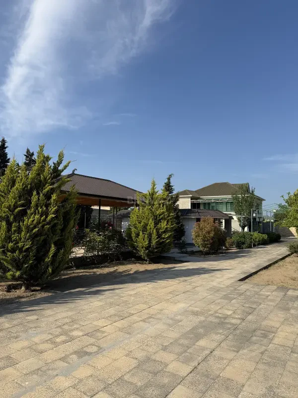 Satılır 6 otaqlı həyət evi 200 m²