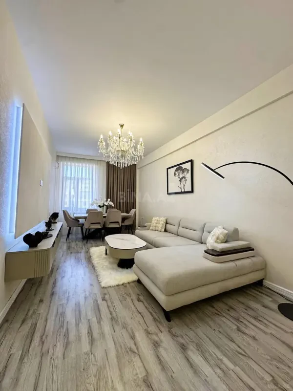 Satılır 2 otaqlı mənzil 103 m²