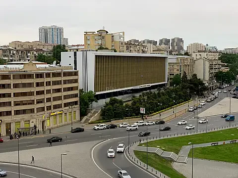 Kirayə verilir 4 otaqlı mənzil 170 m² — Bakı, Nizami 4 otaq 170.00 m²