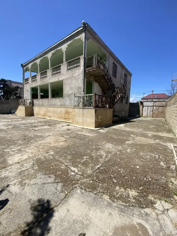Satılır 7 otaqlı həyət evi 224 m²