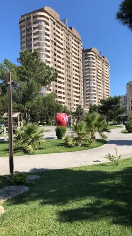 Satılır 3 otaqlı mənzil 172 m²
