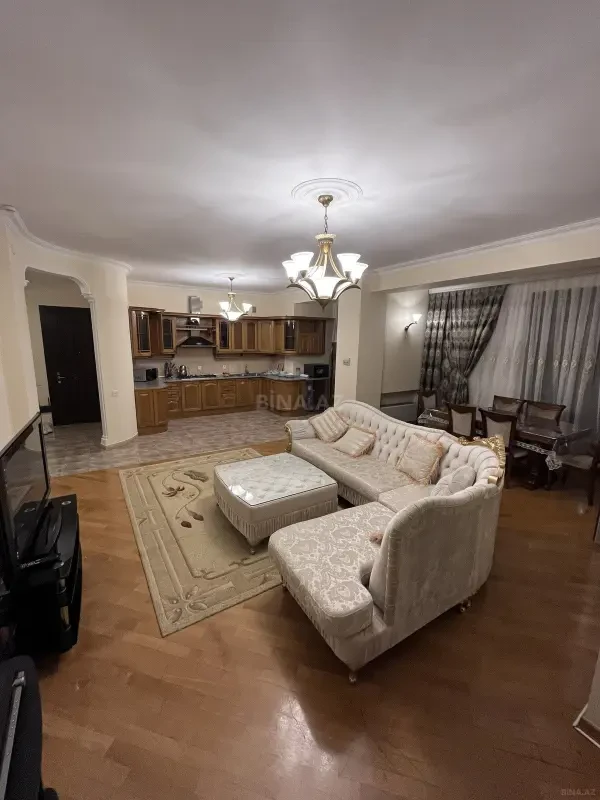 Kirayə verilir 4 otaqlı mənzil 145 m²