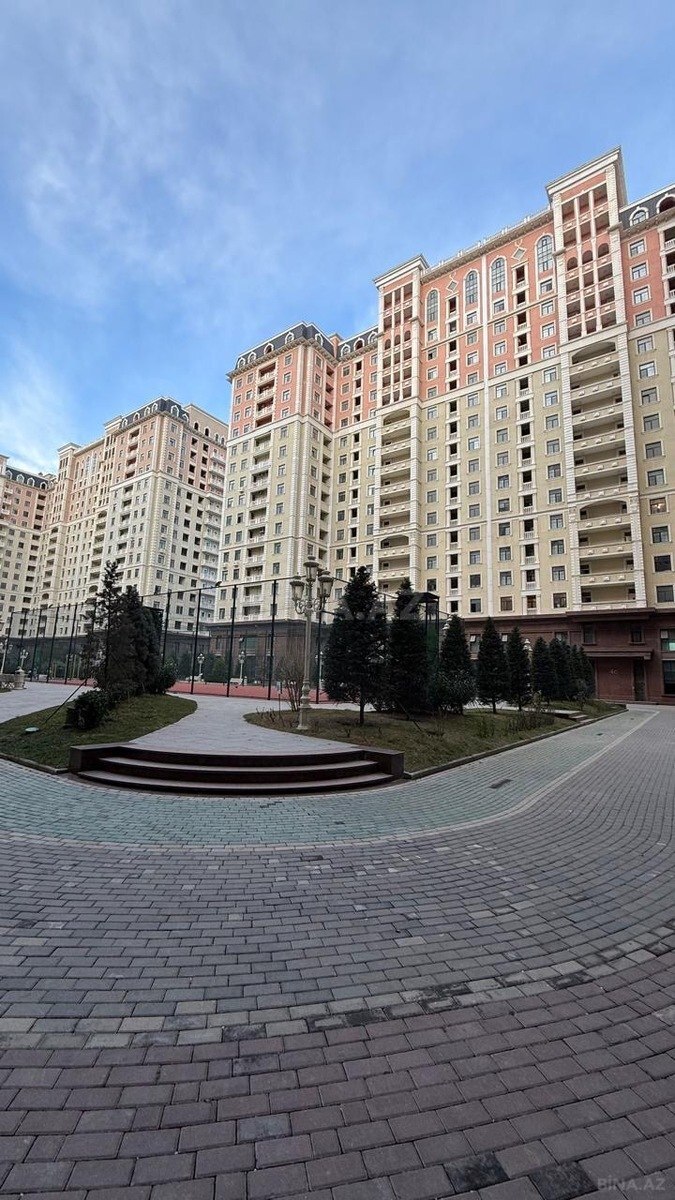 Satılır 3 otaqlı mənzil 130 m²