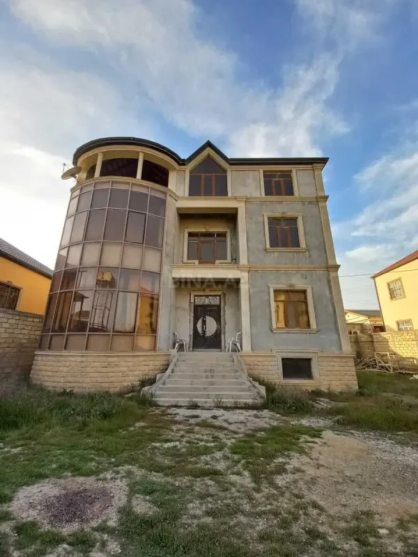 Satılır 6 otaqlı həyət evi 480 m²