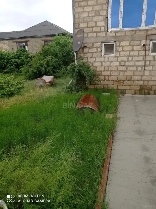 Satılır 10 otaqlı həyət evi 3000 m²