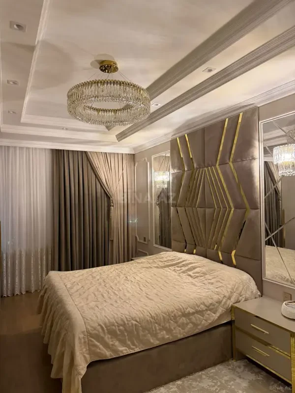Satılır 4 otaqlı mənzil 181 m²