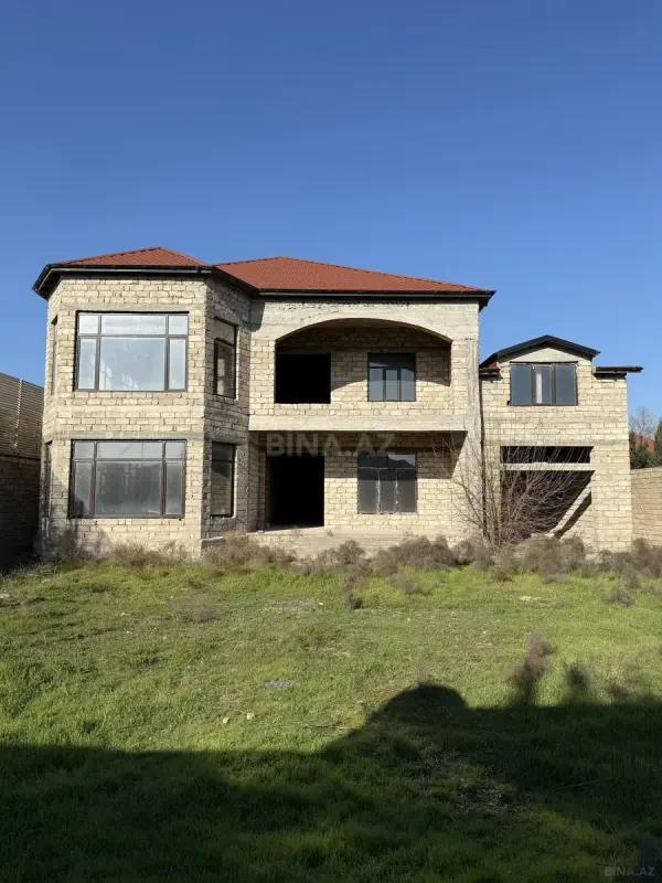 Satılır 9 otaqlı həyət evi 600 m²