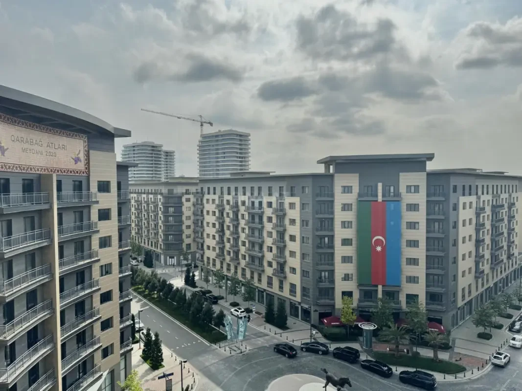 Satılır 6 otaqlı mənzil 250 m²