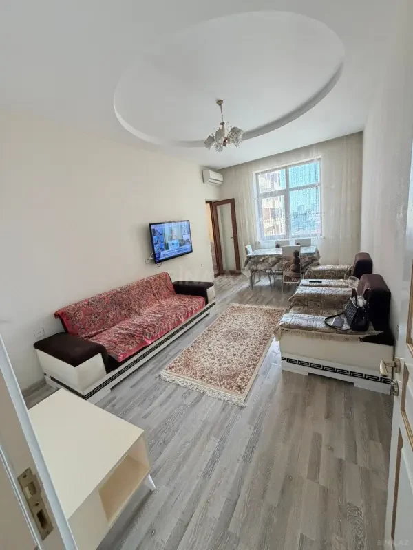 Kirayə verilir 2 otaqlı mənzil 60 m²