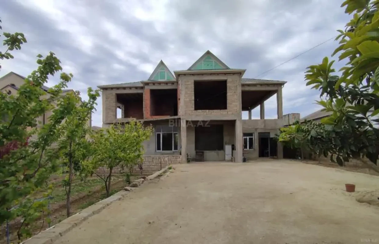 Satılır 7 otaqlı həyət evi 450 m²