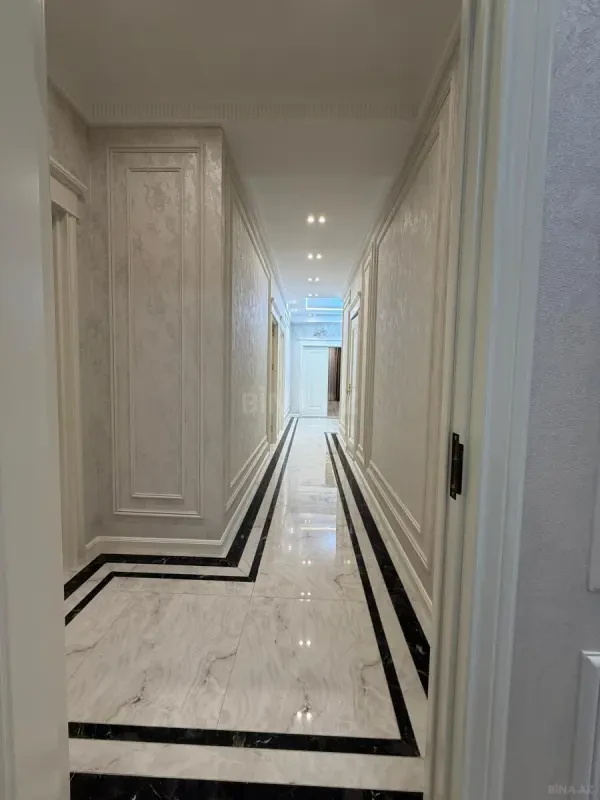 Satılır 5 otaqlı mənzil 180 m²