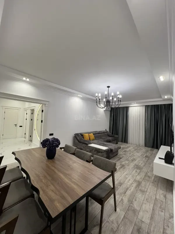 Satılır 2 otaqlı mənzil 109 m²