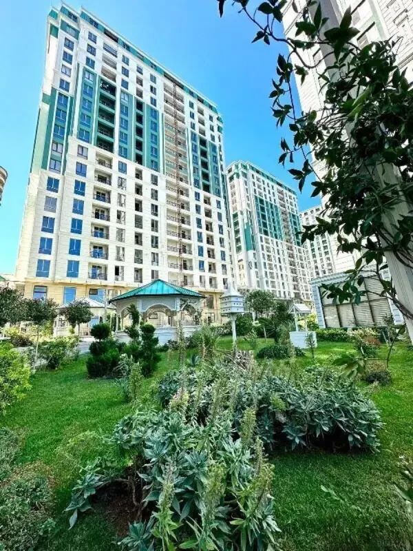 Satılır 4 otaqlı mənzil 118 m²