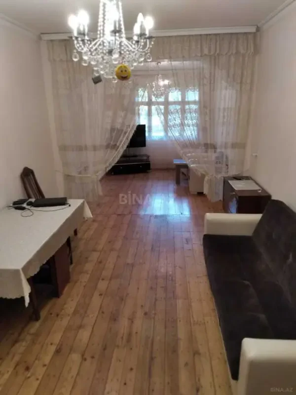 Satılır 2 otaqlı mənzil 82 m²