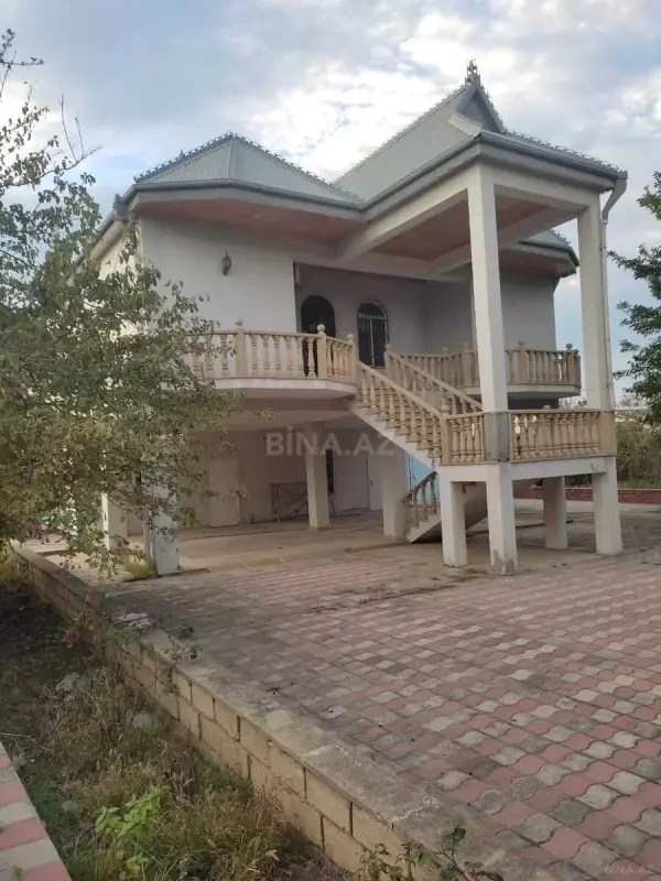 Satılır 4 otaqlı həyət evi 200 m²