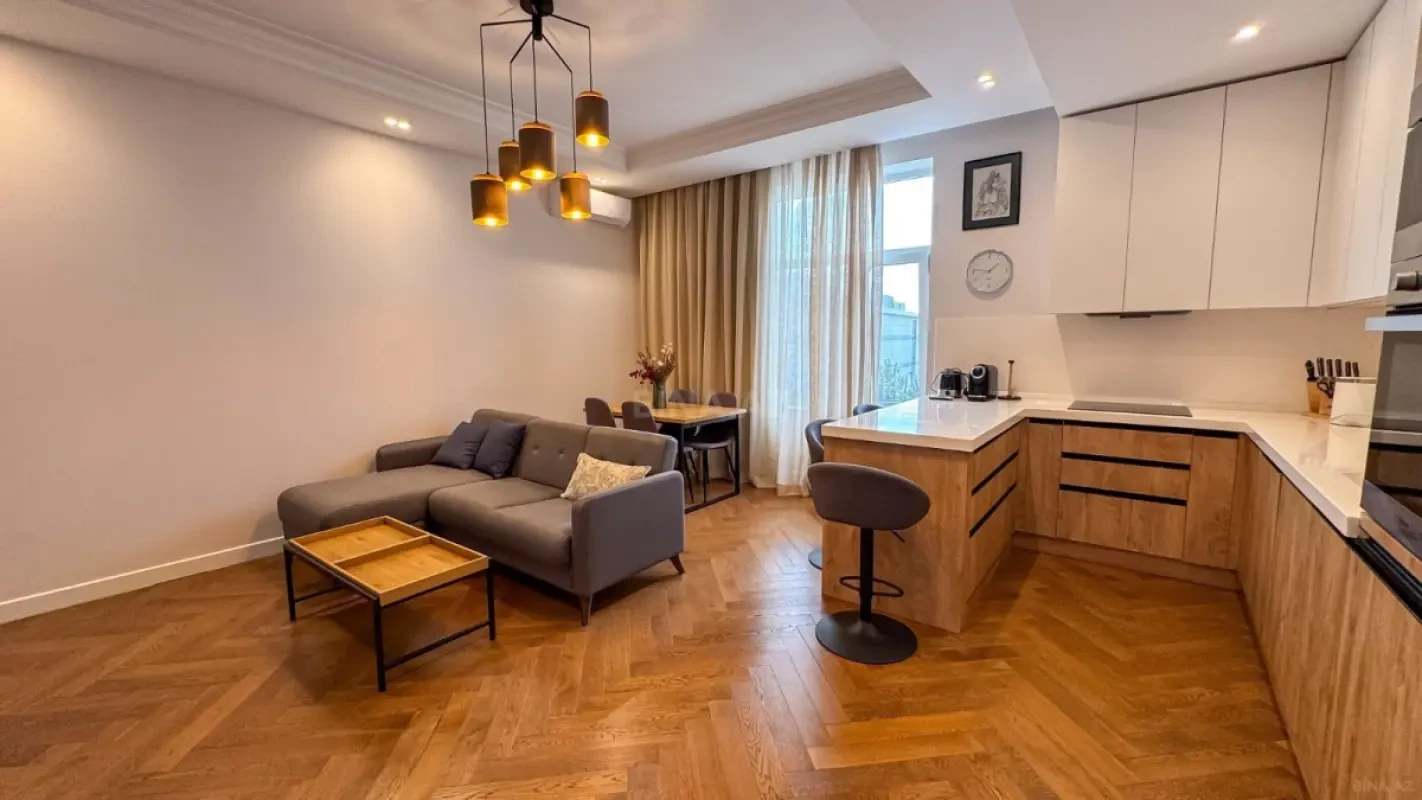 Kirayə verilir 4 otaqlı mənzil 129 m²