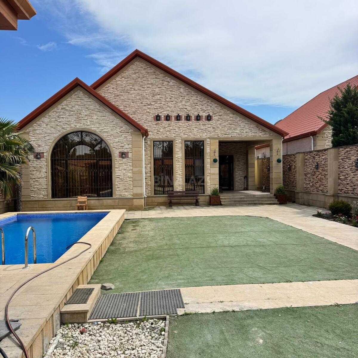 Satılır 4 otaqlı həyət evi 200 m²