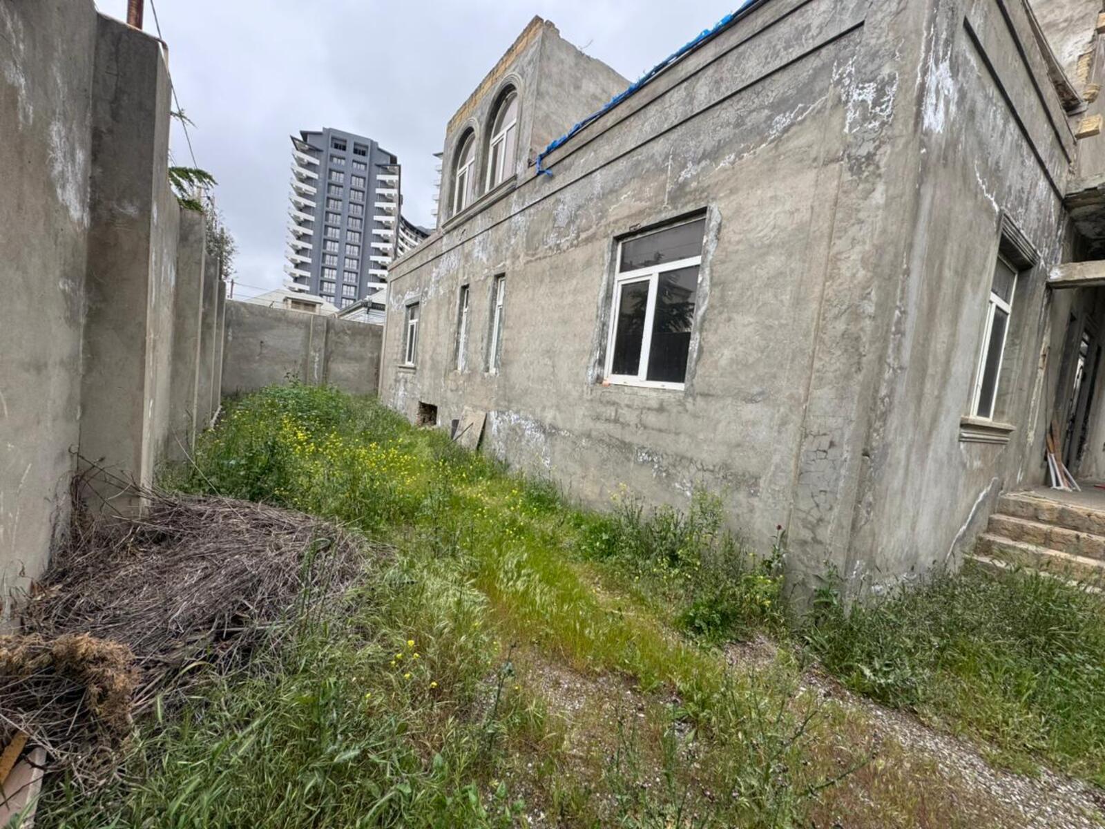 Satılır 6 otaqlı həyət evi 500 m²