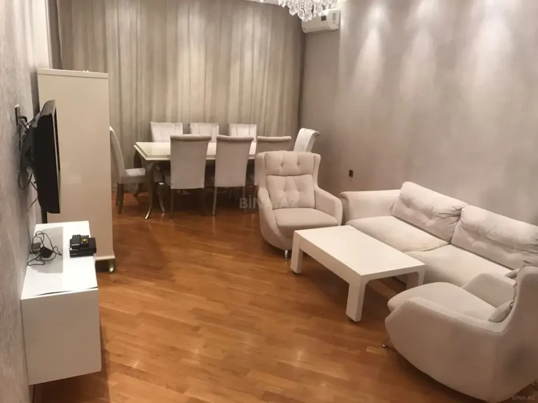 Kirayə verilir 2 otaqlı mənzil 90 m²