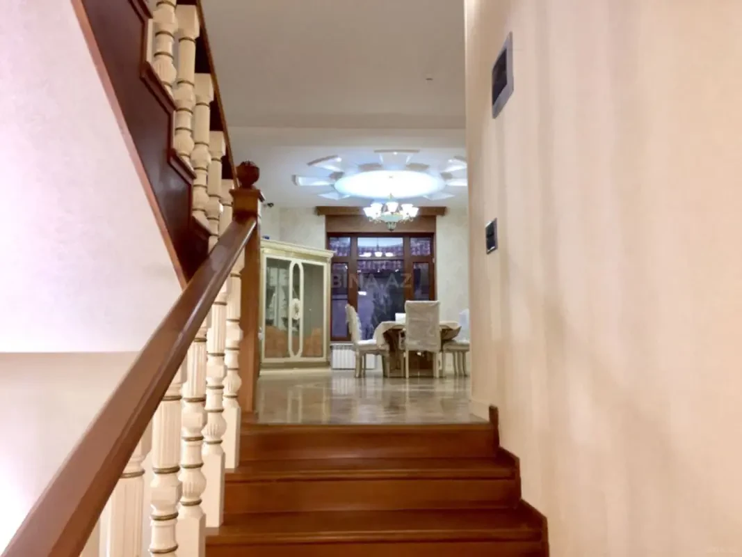 Satılır 5 otaqlı həyət evi 1000 m²
