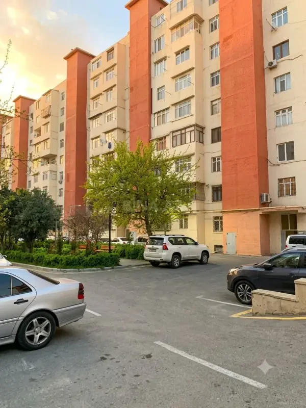 Satılır 4 otaqlı mənzil 100 m²