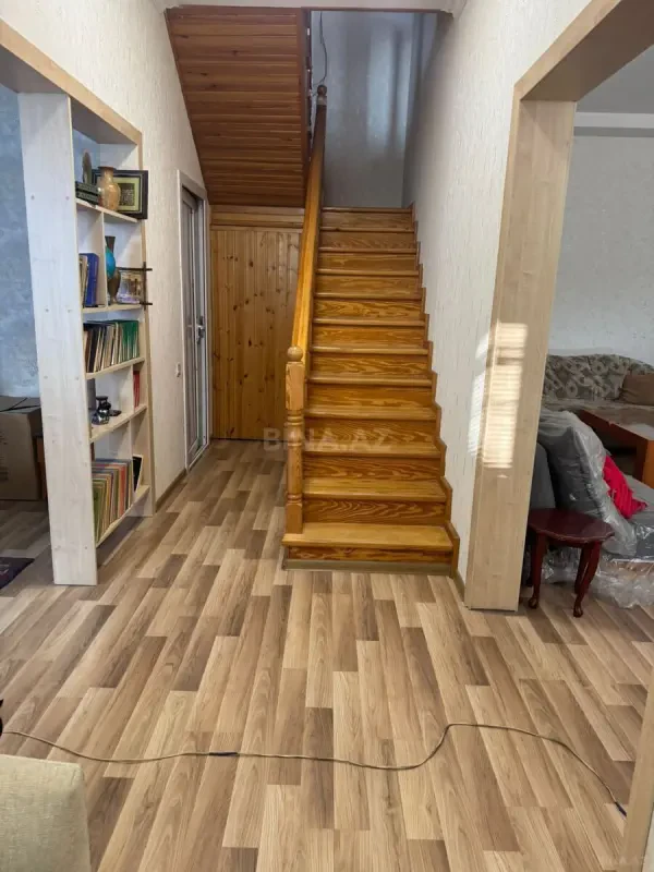 Satılır 5 otaqlı həyət evi 140 m²