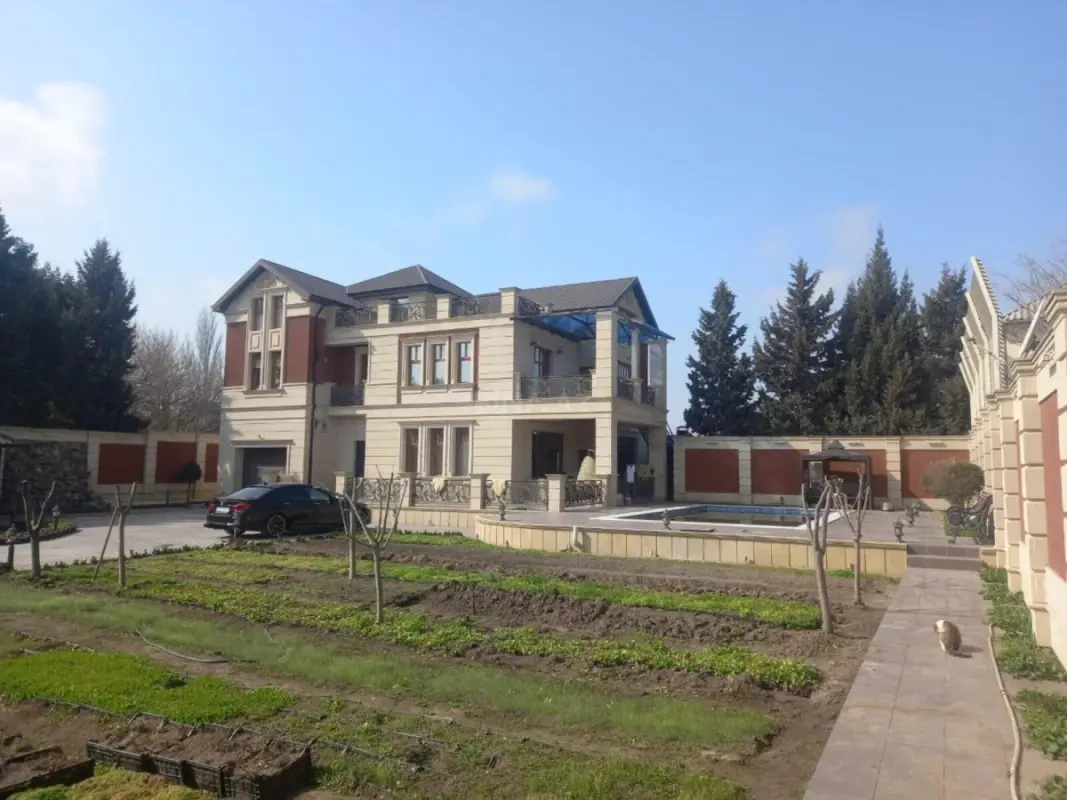 Satılır 6 otaqlı həyət evi 450 m²
