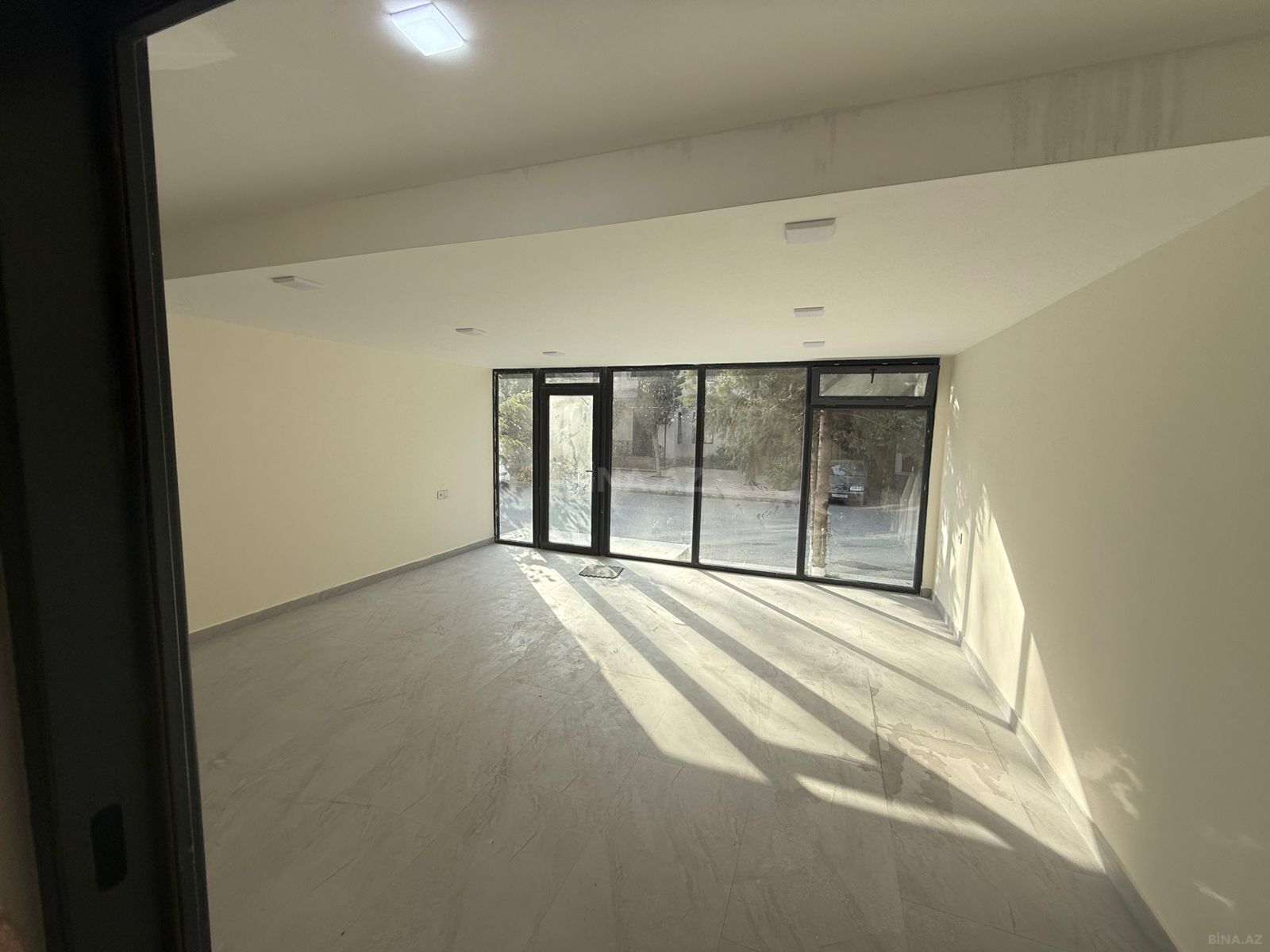 Kirayə verilir 3 otaqlı ofis 105 m²