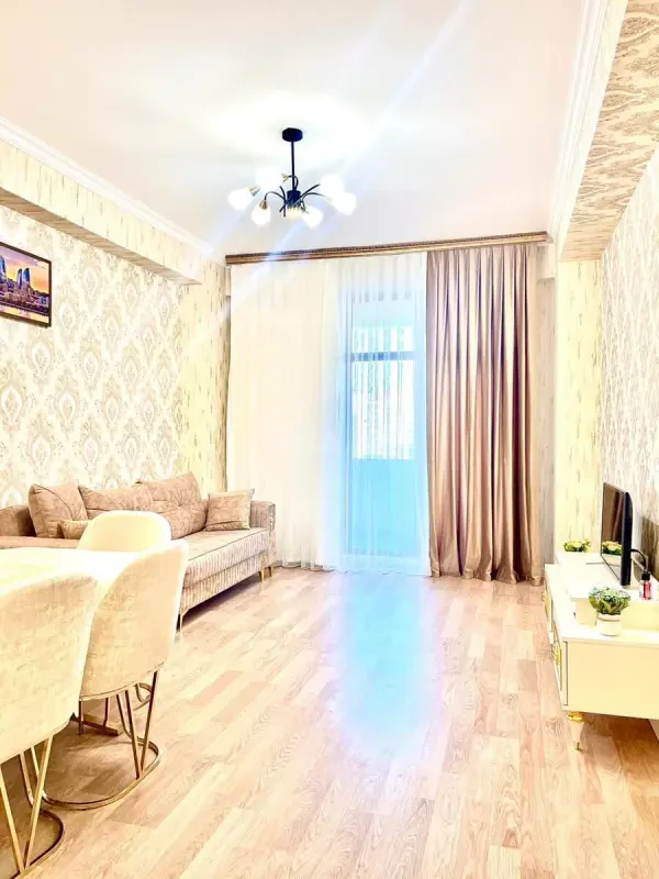 Kirayə verilir 2 otaqlı mənzil 70 m²