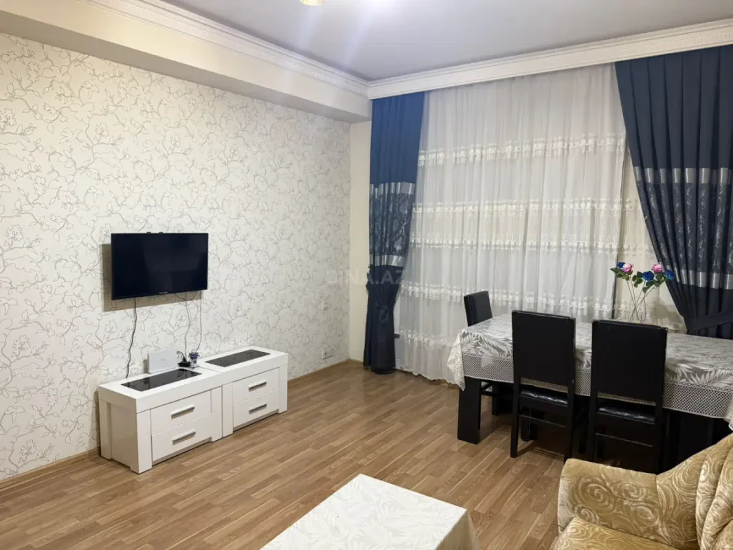 Kirayə verilir 2 otaqlı mənzil 65 m²