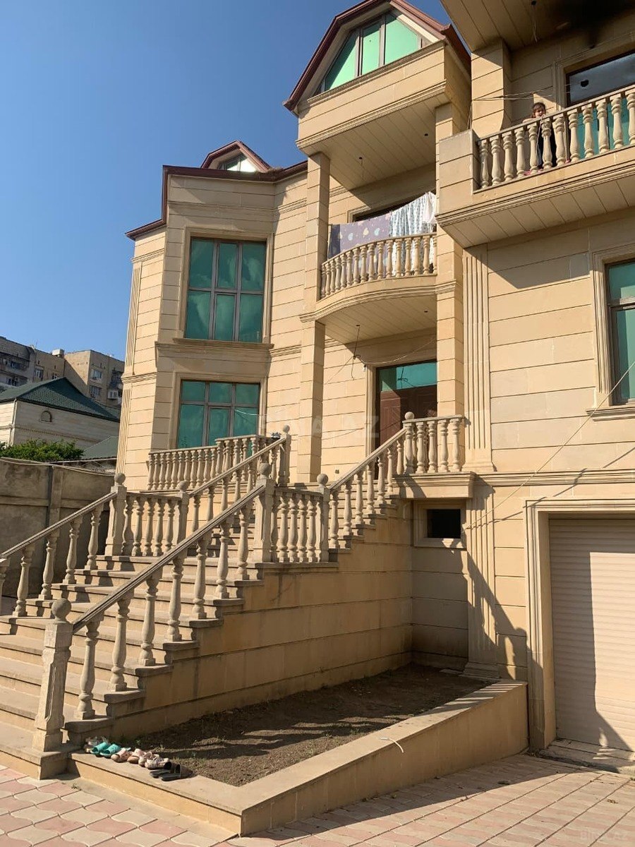 Kirayə verilir 7 otaqlı həyət evi 307 m²