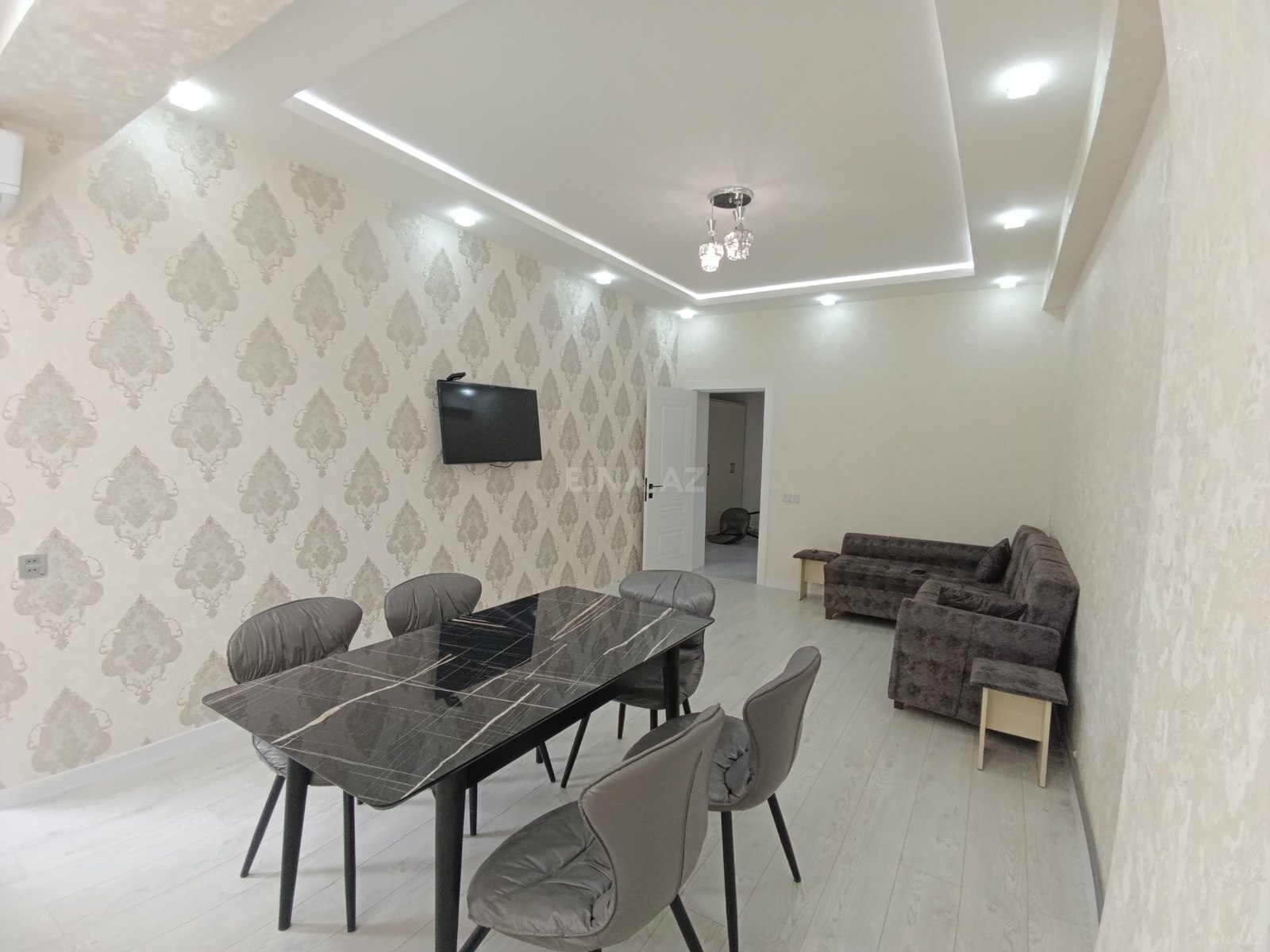 Kirayə verilir 2 otaqlı mənzil 65 m²