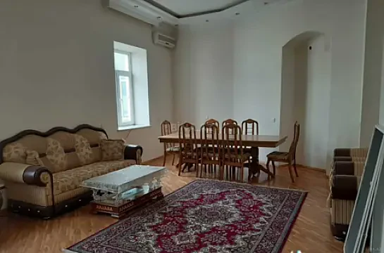 Kirayə verilir 3 otaqlı mənzil 120 m² — Bakı, Sahil qəs. 3 otaq 120.00 m²