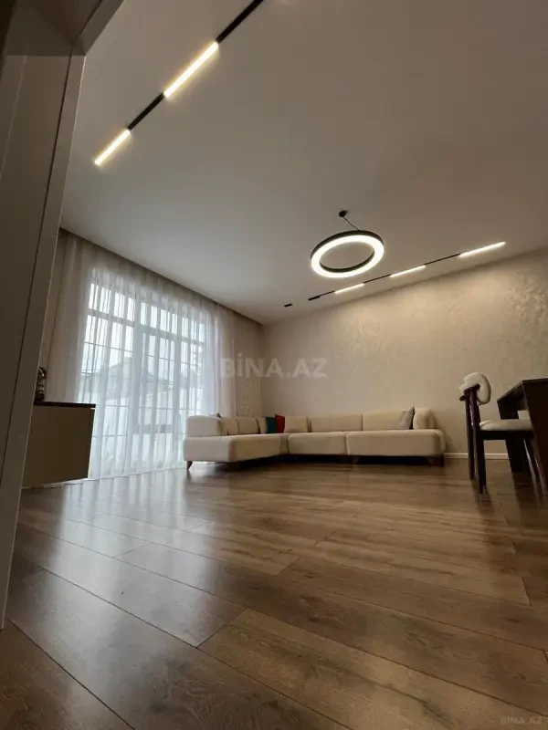 Satılır 7 otaqlı həyət evi 255 m²