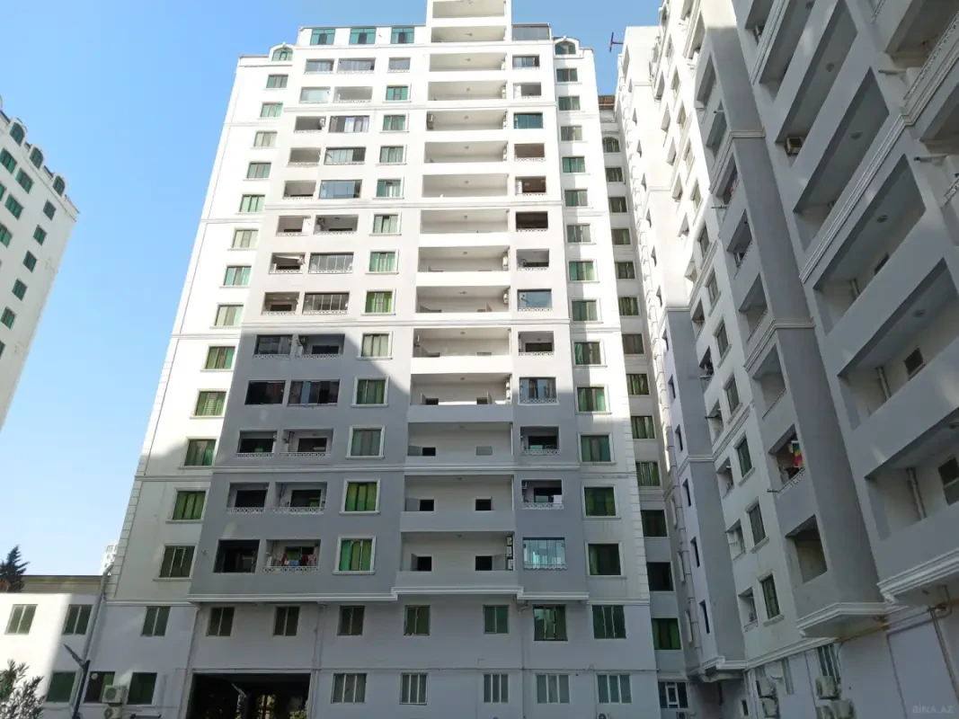 Satılır 3 otaqlı mənzil 141 m²