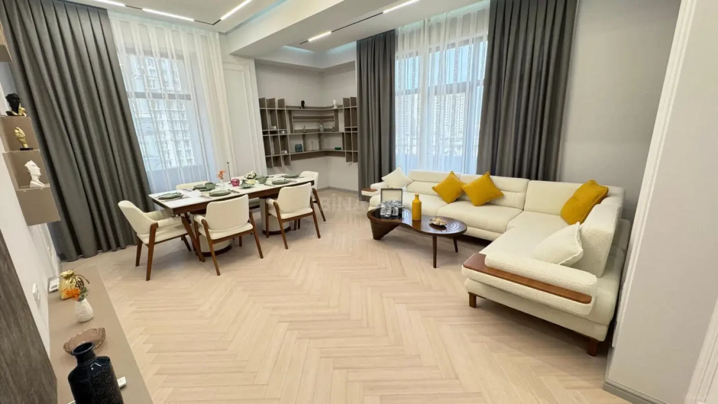 Satılır 3 otaqlı mənzil 125 m²
