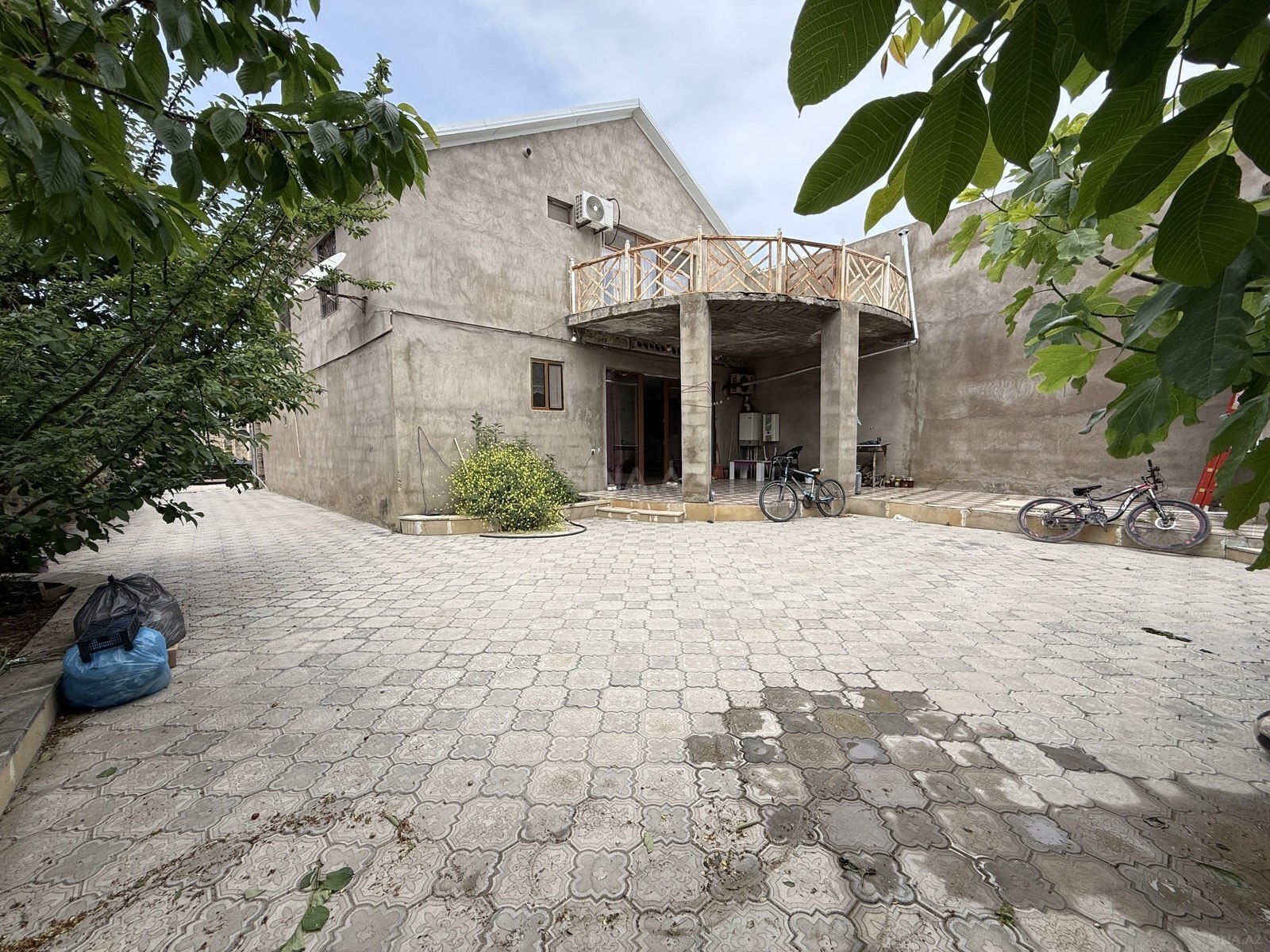 Satılır 5 otaqlı həyət evi 220 m²