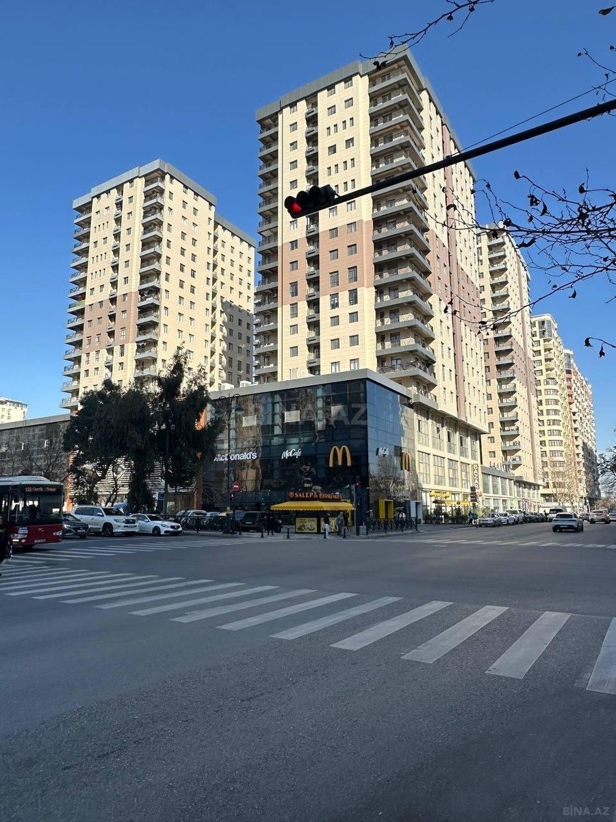 Satılır 3 otaqlı mənzil 128 m²