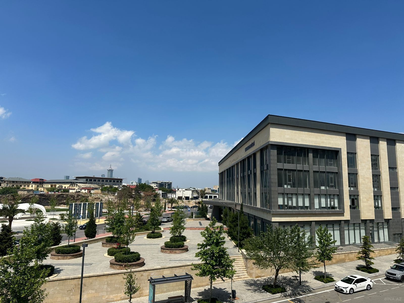 Satılır 2 otaqlı mənzil 97 m²