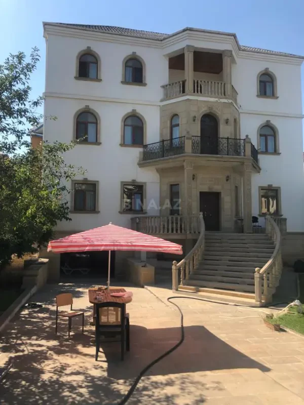 Satılır 7 otaqlı həyət evi 650 m²