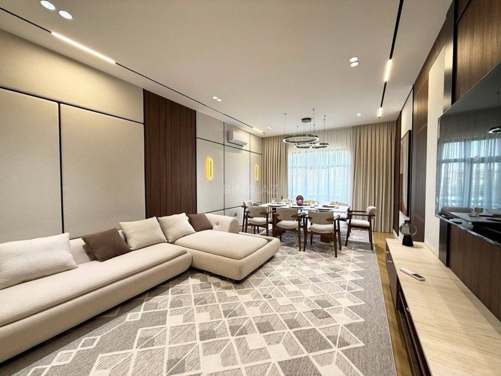 Kirayə verilir 3 otaqlı mənzil 195 m²