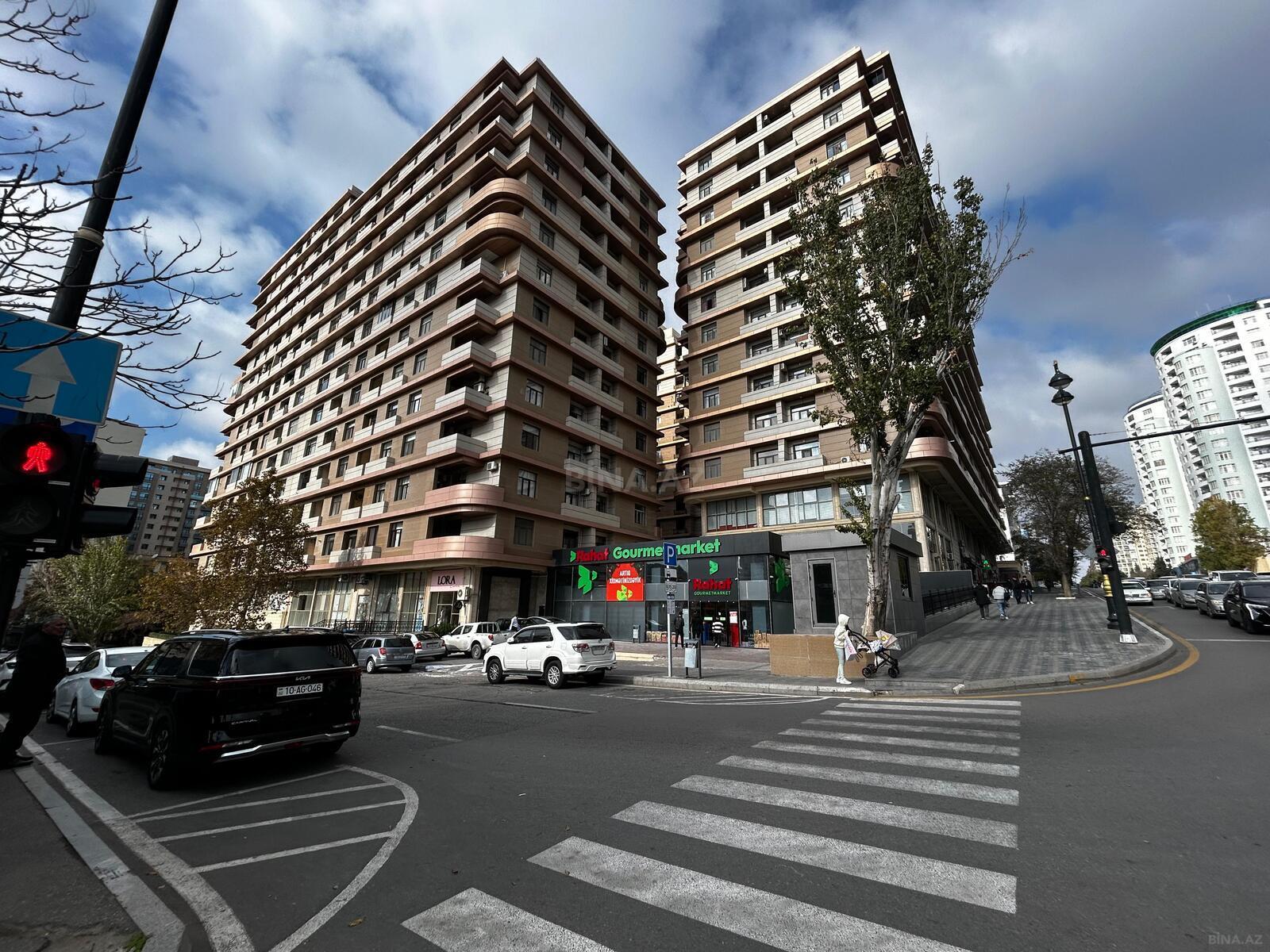 Satılır 5 otaqlı mənzil 296 m²