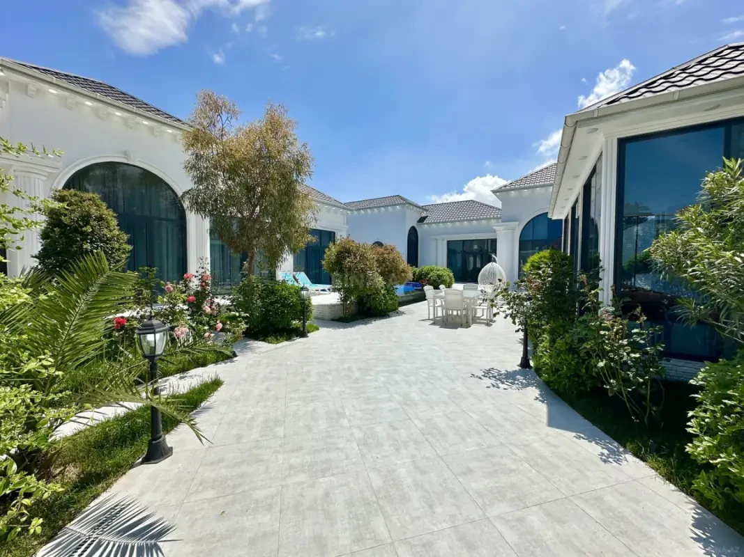 Satılır 5 otaqlı həyət evi 280 m²